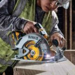 DeWalt 18V Flexvolt Circular Saw DCS573NT - Thumbnail Image 2