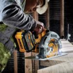 DeWalt 18V Flexvolt Circular Saw DCS573NT - Thumbnail Image 3