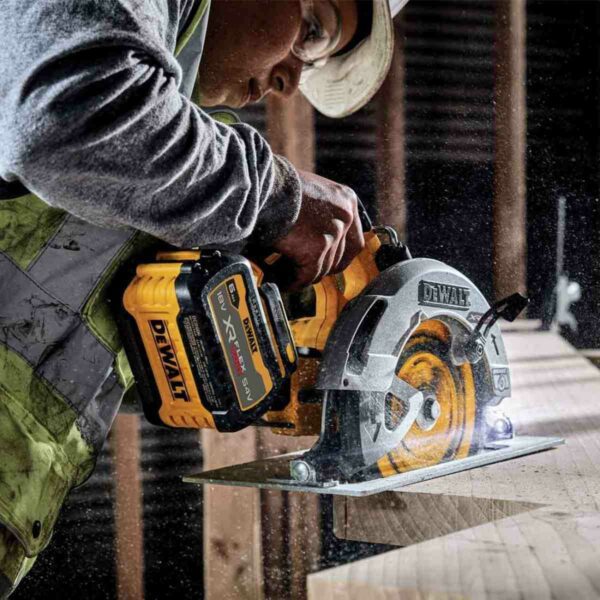 DeWalt 18V Flexvolt Circular Saw DCS573NT - Image 3