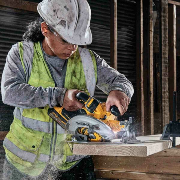 DeWalt 18V Flexvolt Circular Saw DCS573NT - Image 4